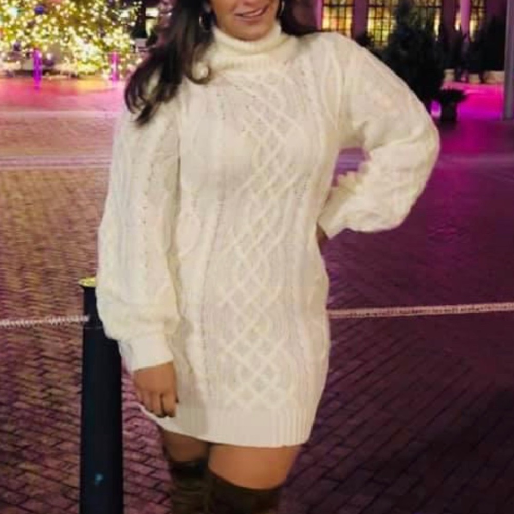 Sweet and Cozy oversized cable sweater dress! Size M will fit sizes 8-12